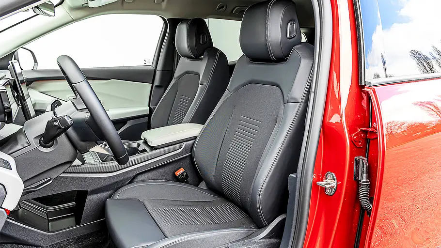 Ford Explorer Blick auf die Vordersitze im Innenraum des Ford Explorer.