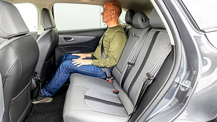 MG S5 EV Blick auf die Fondsitzbank im Innenraum des MG S5 EV.