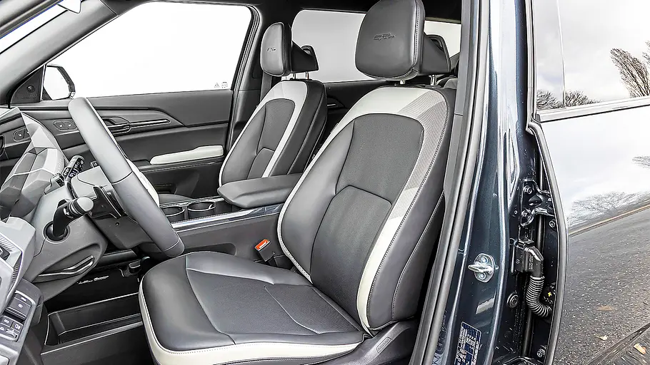 Kia EV5 Blick auf die Vordersitze im Innenraum des Kia EV5.