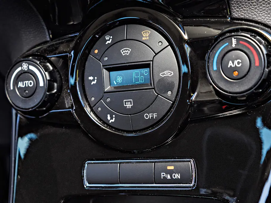 Ford Fiesta 1.0 EcoBoost 1.6 TDCi Vergleich Bilder technische Daten Klimaanlage