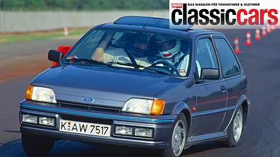 Der Ford Fiesta XR2i fahrend von vorne. - Foto: AUTO ZEITUNG Archiv