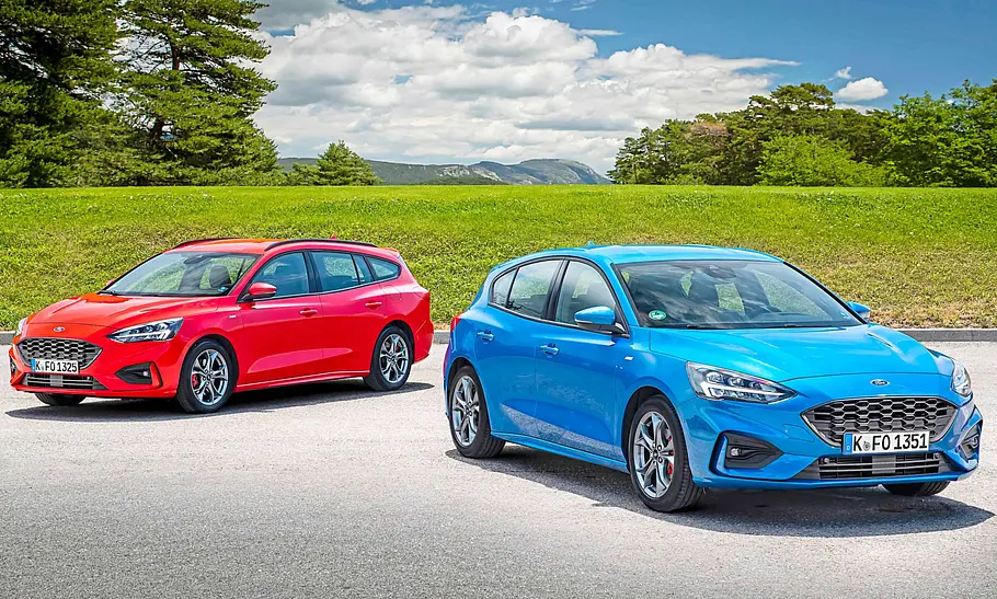 Ford Focus (2018-2025) statisch von schräg vorne fotografiert.