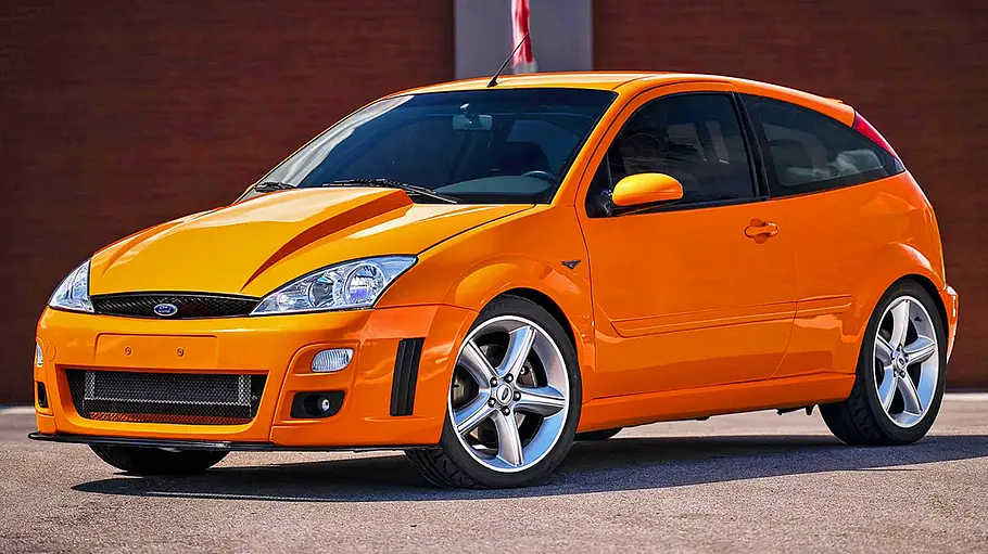 Der Ford Focus Mk1 mit V8 stehend von vorne.