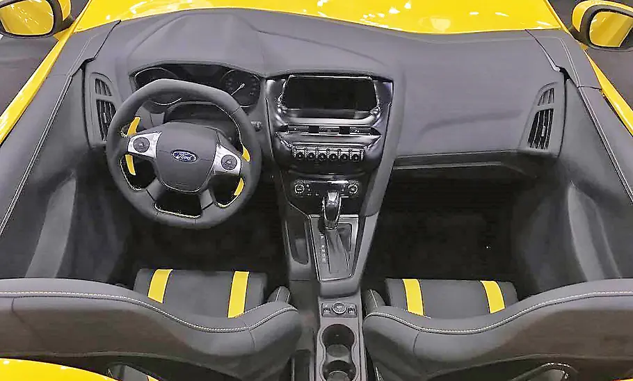 Das Cockpit des Ford Focus Speedster.