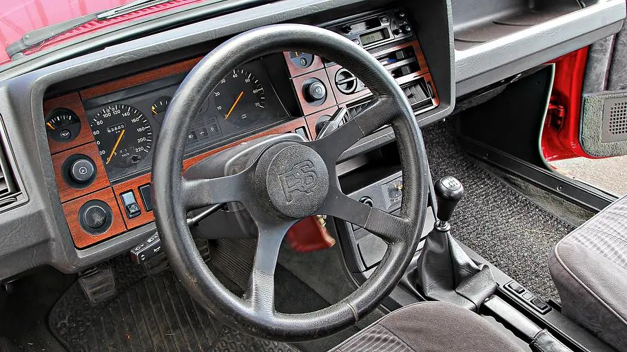 Ford Granada 2.8 GLS Das Cockpit des Ford Granada 2.8 GLS.