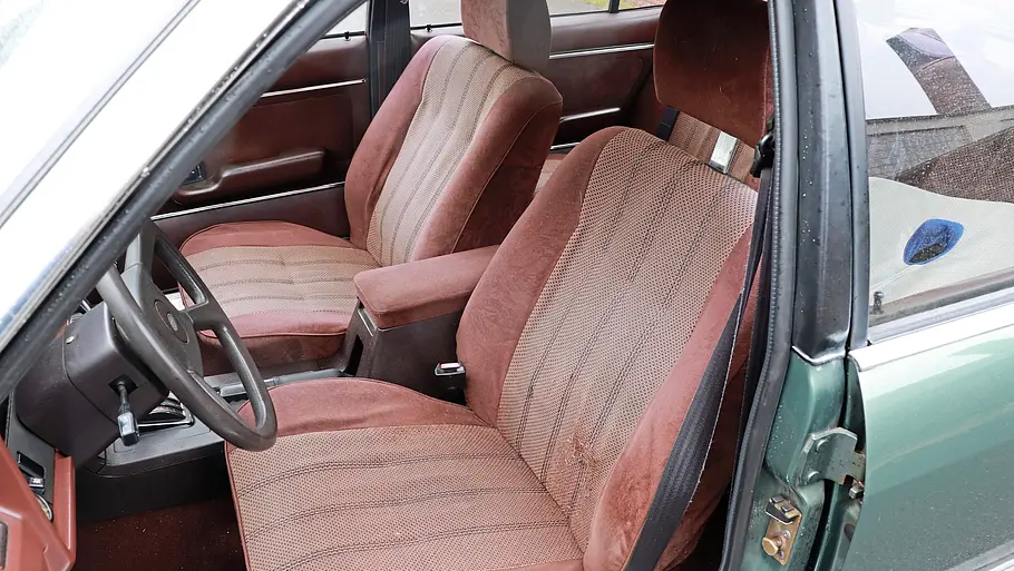 Der Innenraum des Ford Granada II. 