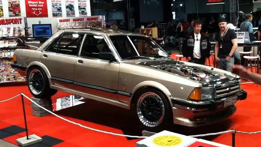 Platz 1: Ford Granada mit Koenigsegg-V8 Der Ford Granada mit Koenigsegg-V8 stehend von vorne.