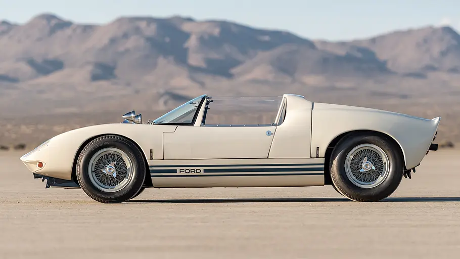 Ford GT40 Roadster Der Ford GT40 Roadster stehend seitlich.