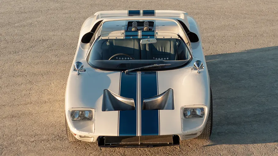 Ford GT40 Roadster Der Ford GT40 Roadster stehend von vorne.