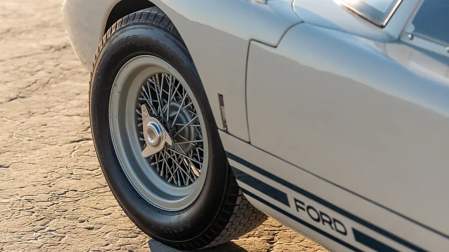 Ford GT40 Roadster Ein Rad des Ford GT40 Roadster in der Detailansicht.