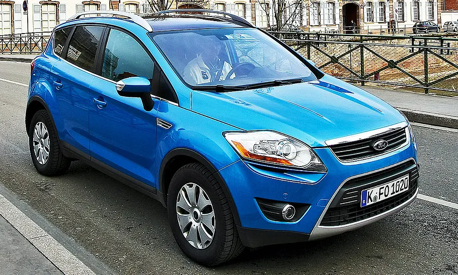 Ford Kuga (2012) Ford Kuga (2012)