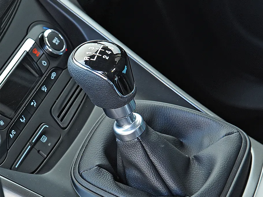 Ford Kuga Kaufberatung SUV Bilder technische Daten Schalthebel