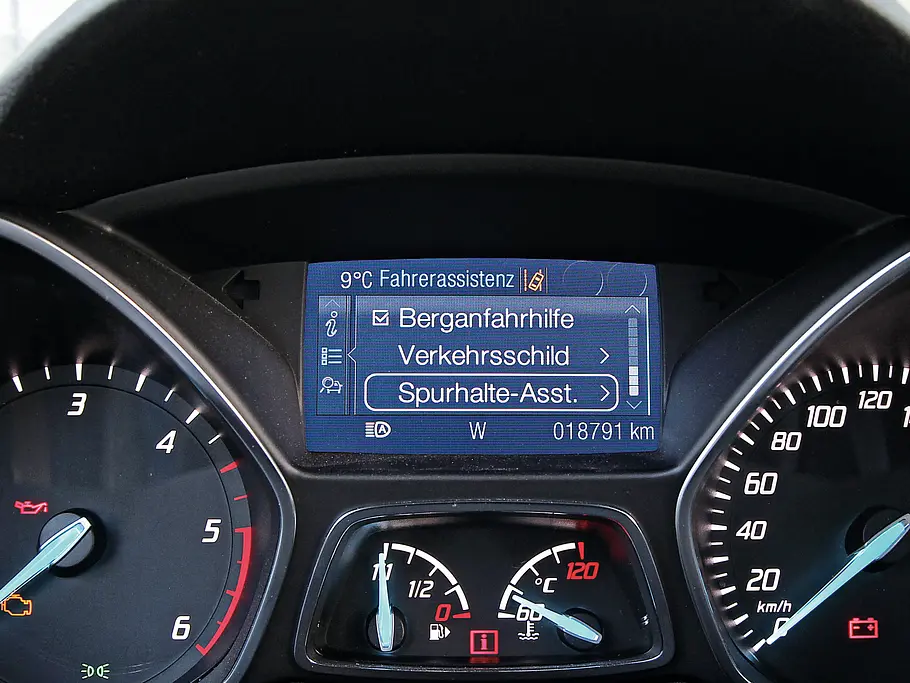 Markenvergleich: Ford Kuga vs. Opel Mokka Ford Kuga Vergleich Bilder technische Daten Assistenzsystem