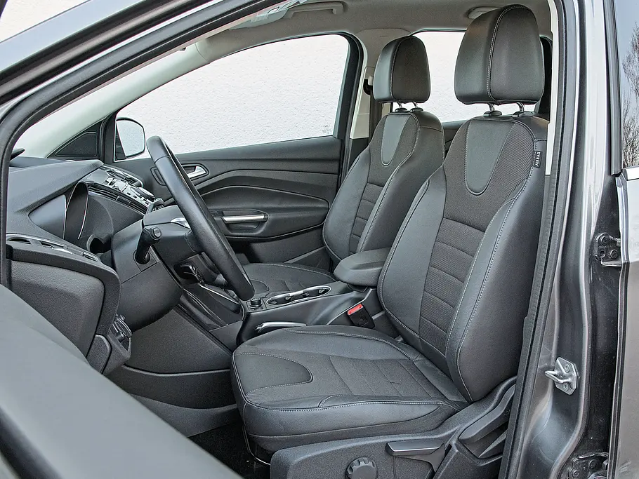 Ford Kuga 2.0 TDCi 4x4 Kompakt-SUV Vergleich Bilder technische Daten Sitze
