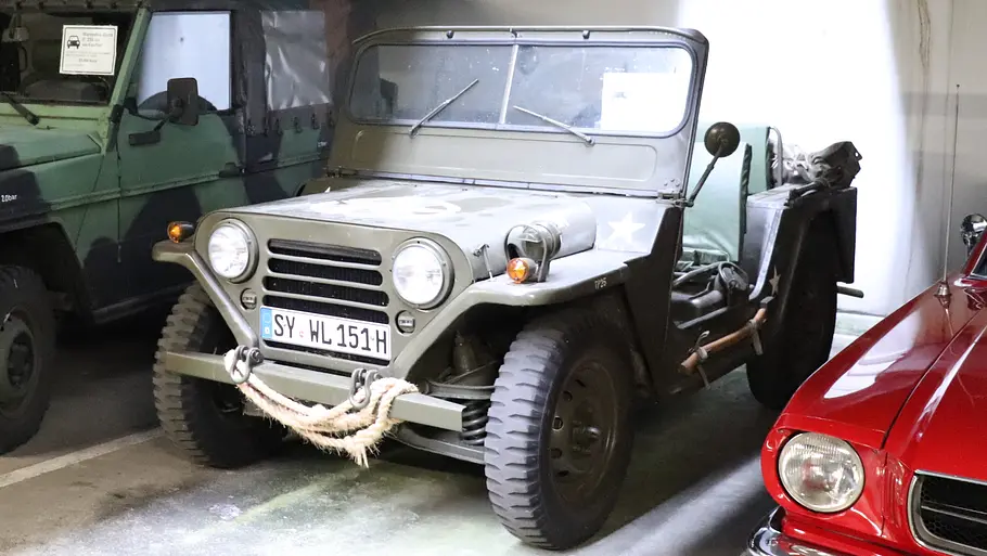 Der Ford M151 Mutt stehend von vorne