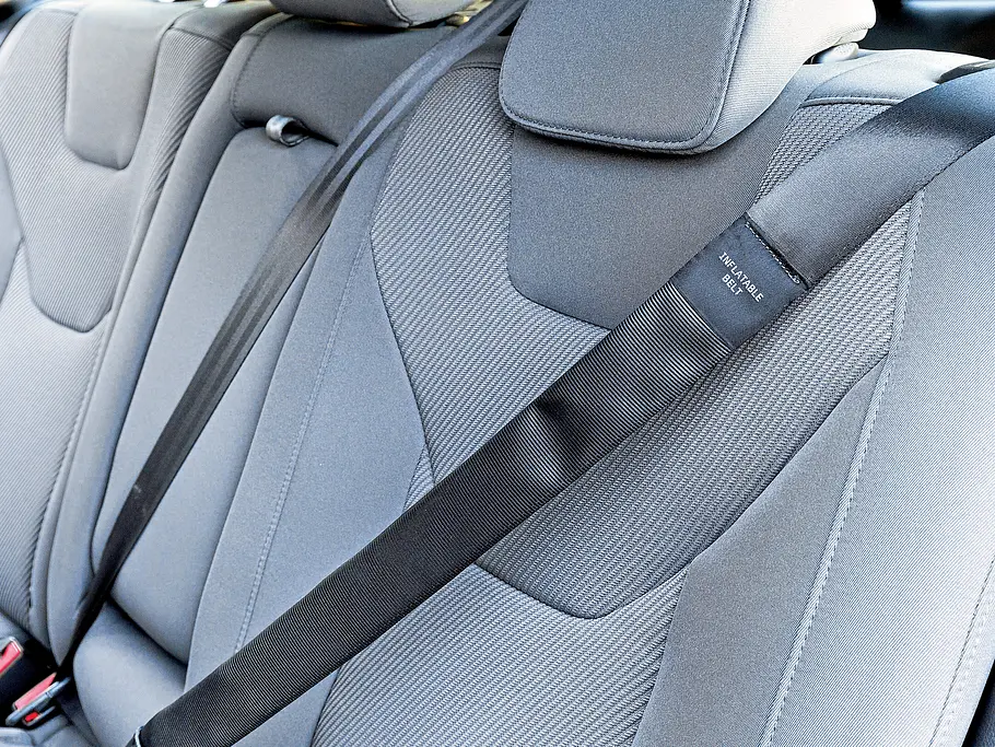Ford Mondeo Turnier 2.0 TDCi Kombi Vergleich Test Gurtairbag