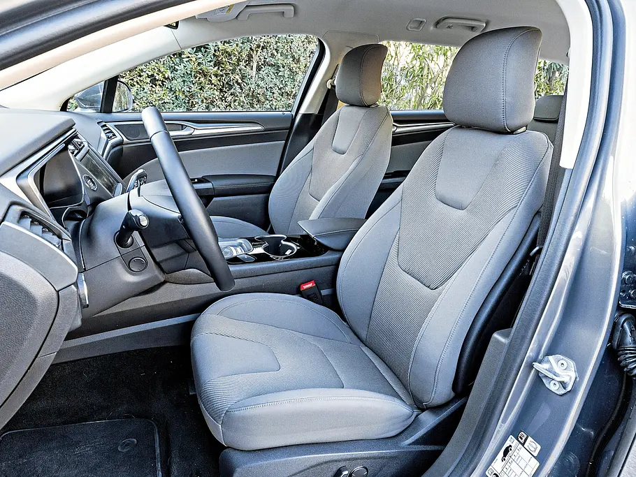 Ford Mondeo Turnier 2.0 TDCi Kombi Vergleich Test Sitze