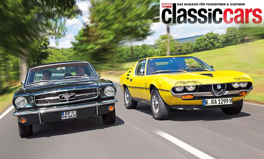 Ford Mustang und Alfa Romeo Montreal fahrend von vorne