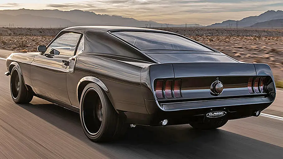 Ford Mustang Boss 429 Classic Recreations Heck des Ford Mustang Boss 429 Classic Recreations, fotografiert von schräg hinten.