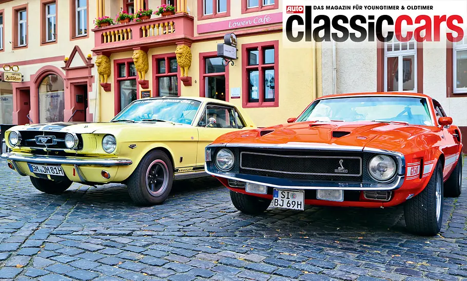 Ford Mustang GT und Shelby GT500 stehend von vorne