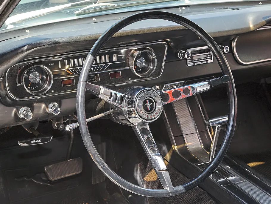 Ford Mustang Vergleich Bilder technische Daten Oldtimer Cockpit