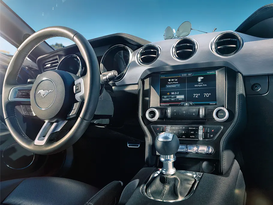 Ford Mustang Vergleich Bilder technische Daten Cockpit