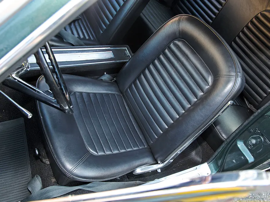 Ford Mustang Vergleich Bilder technische Daten Oldtimer Sitze