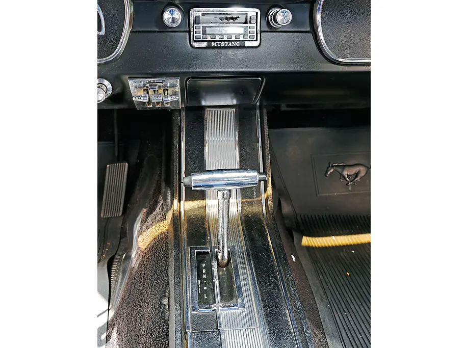 Ford Mustang Vergleich Bilder technische Daten Oldtimer Mittelkonsole