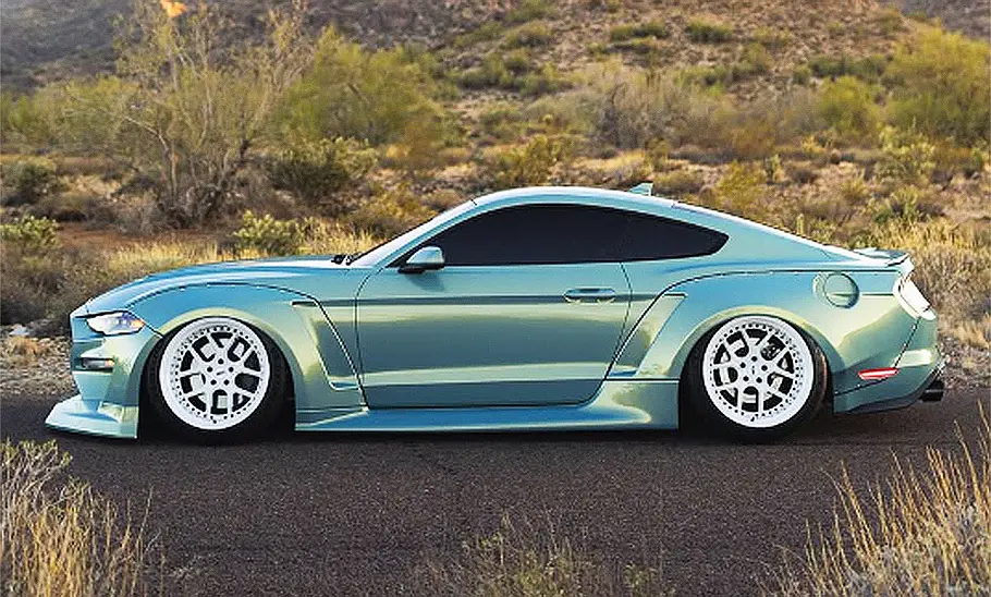 Ford Mustang Widebody Blick von der Seite auf den Ford Mustang Widebody.
