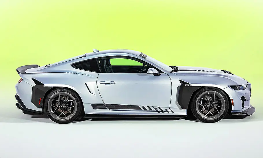 Blick von der Seite auf den Ford Mustang RTR Spec 5.