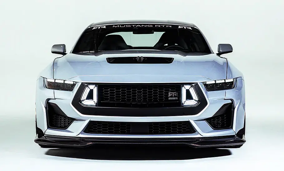 Blick von vorne auf den Ford Mustang RTR Spec 5.