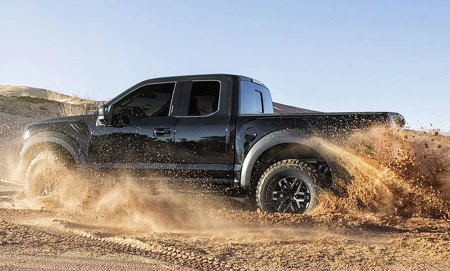 Ford F-150 Raptor (2017) Ford F-150 Raptor (2016)