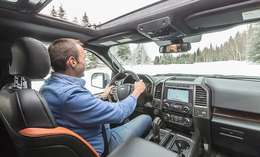 Ford F-150 Raptor (2017) Ford F-150 Raptor (2016)