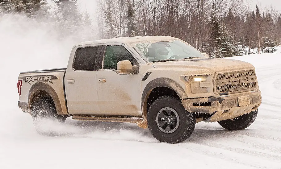 Ford F-150 Raptor (2017) Ford F-150 Raptor (2016)