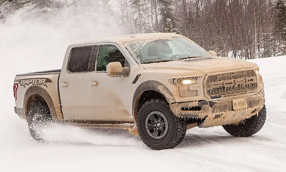 Ford F-150 Raptor (2017) Ford F-150 Raptor (2016)