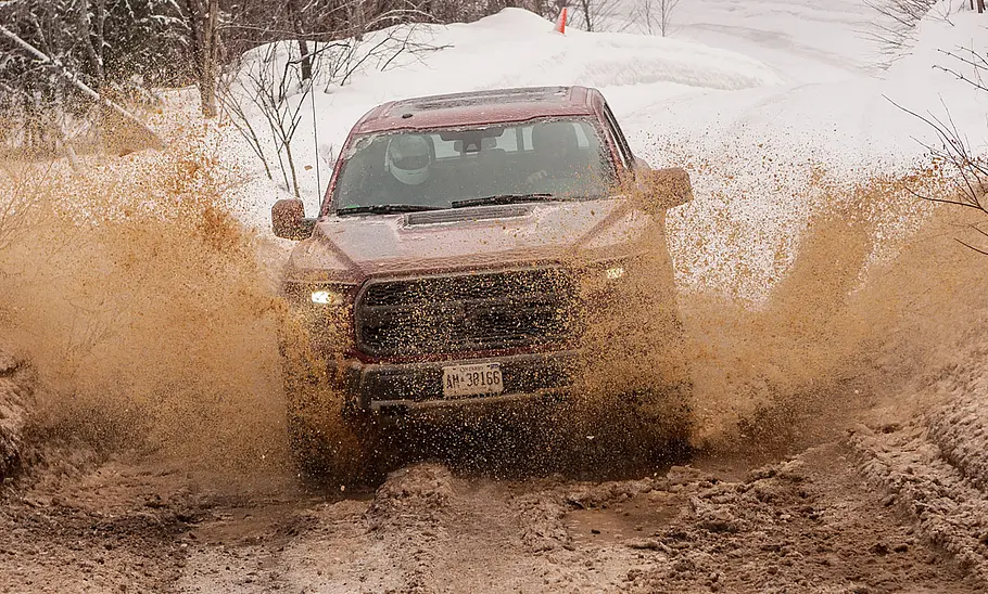 Ford F-150 Raptor (2017) Ford F-150 Raptor (2016)
