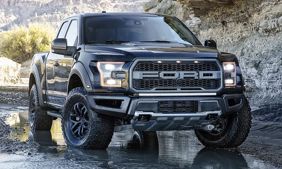 Ford F-150 Raptor (2017) Ford F-150 Raptor (2016)
