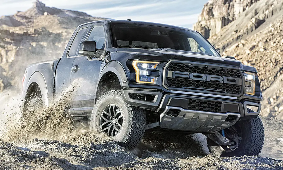 Ford F-150 Raptor (2017) Ford F-150 Raptor (2016)