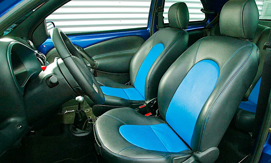Ford Sportka Der Innenraum des Ford Sportka.