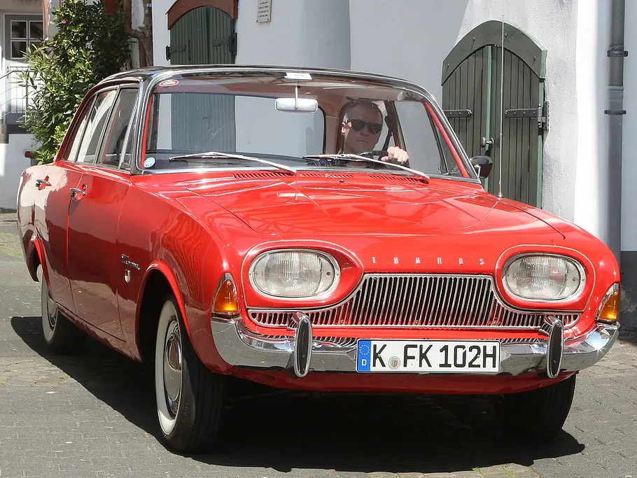 Die Höchstgeschwindigkeit des Ford Taunus 17 M P3 beträgt 130 km/h