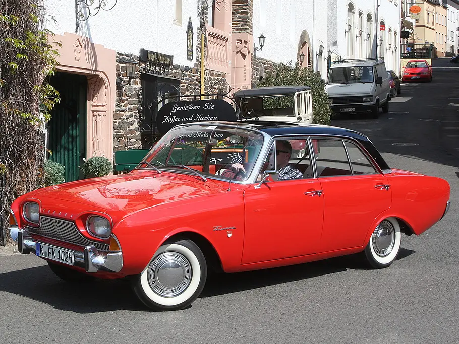 Stilecht: die gegen Aufpreis erhältlichen Weißwandreifen des Ford Taunus 17 M P3