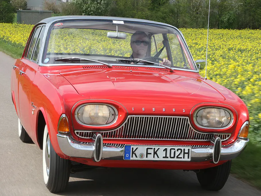 Der Ford Taunus 17 M P3 mit ovalen Scheinwerfern für mehr Sicherheit