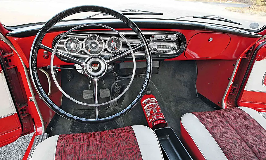 Ford Taunus 17M P3 Das Cockpit des Ford Taunus 17M P3.