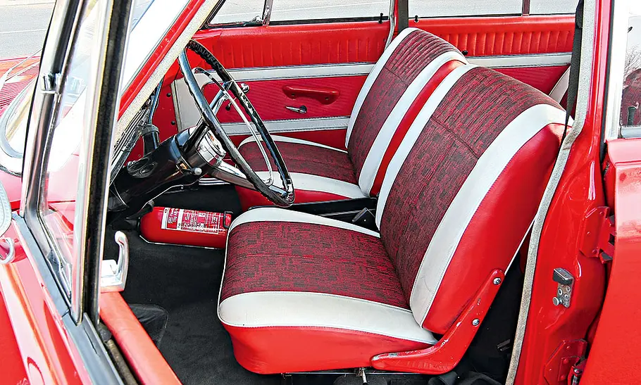 Ford Taunus 17M P3 Der Innenraum des Ford Taunus 17M P3.
