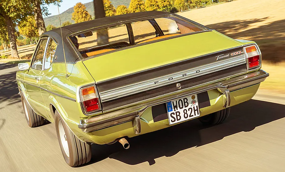 Ford Taunus Ford Taunus fahrend von schräg hinten fotografiert.