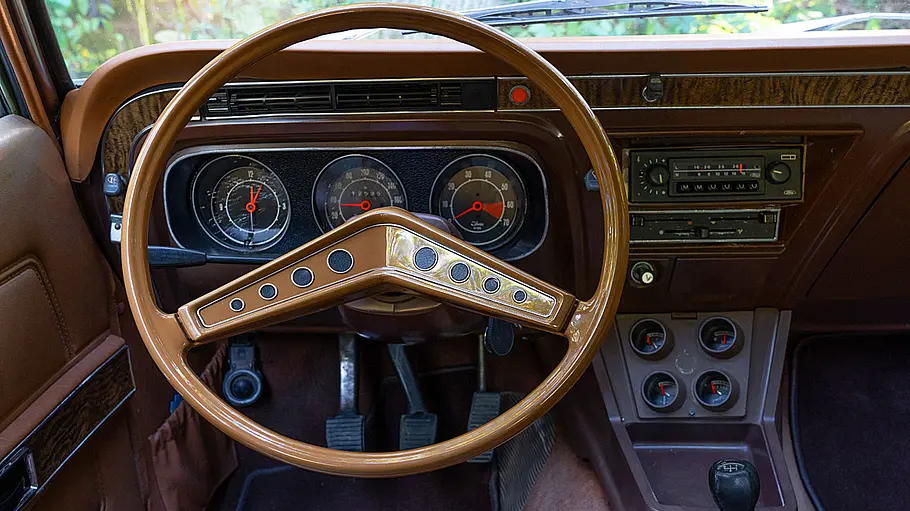 Das Cockpit des Ford Taunus GXL