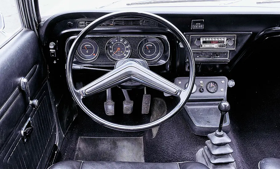 Das Cockpit des Ford Taunus TC Turnier