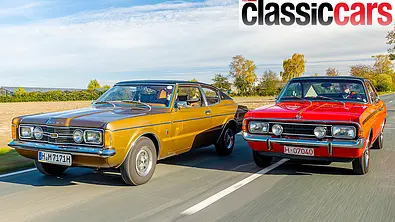 Ford Taunus GXL Coupé/Opel Rekord C Sprint fahrend von schräg vorne fotografiert. - Foto: Frank Ratering