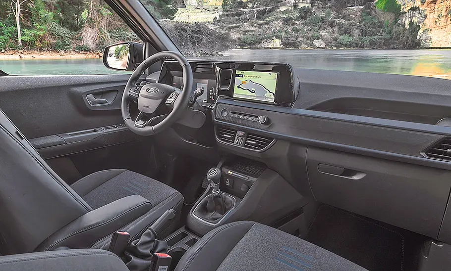 Das Armaturenbrett des Ford Tourneo Courier (2024).