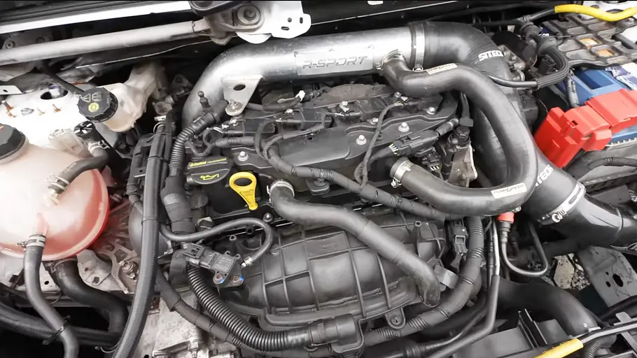 Motor des Ford Transit ST.